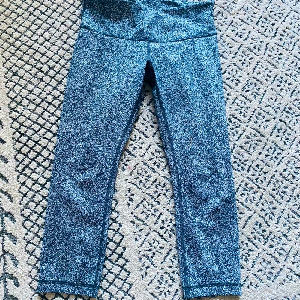 Lululemon leggings, size 6, length 28, inseam 25
